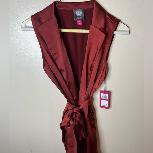 XS Vince Camuto belted satin vest - Picture 2 of 7